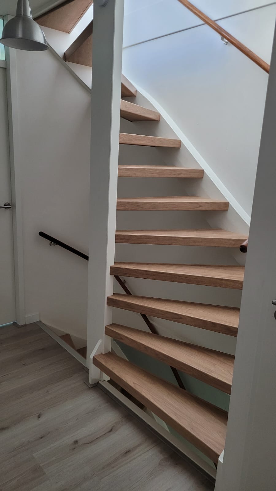 Offene Treppe in Holzoptik
